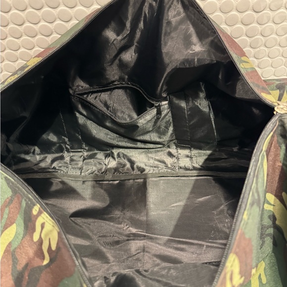 Bovano USA Camo Print Duffle Bag - Picture 5 of 6